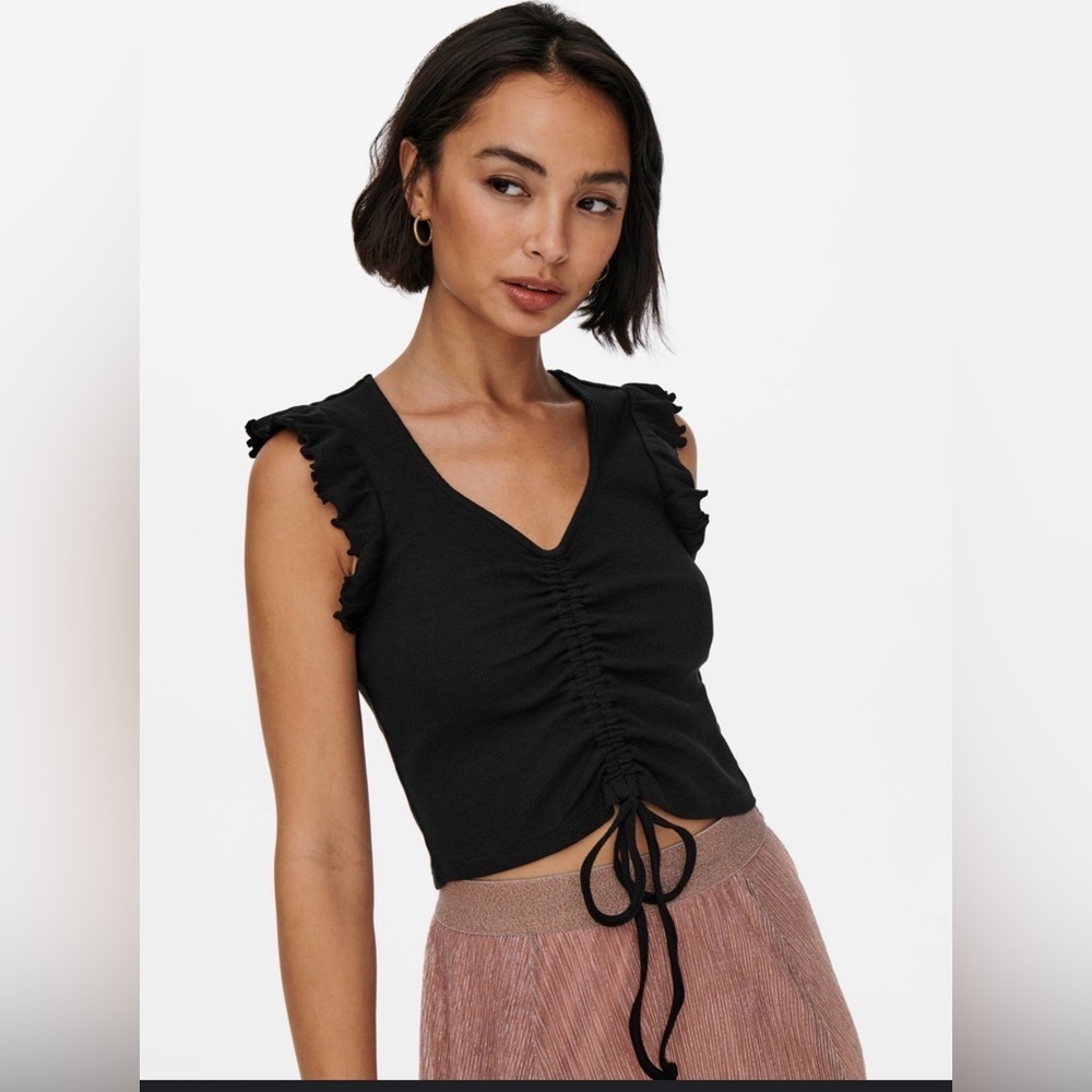 Zara Black V-Neck Ruffled Cap Sleeve Crop Top Size M